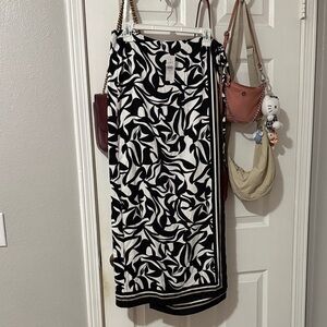 Loft skirt size 10 Black and White floral Patterned